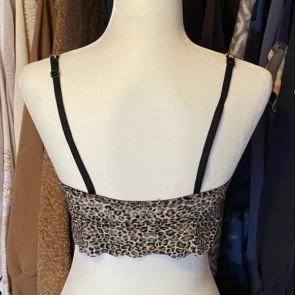 Pink leopard print sheer lace cropped tank top - Picture 2 of 3